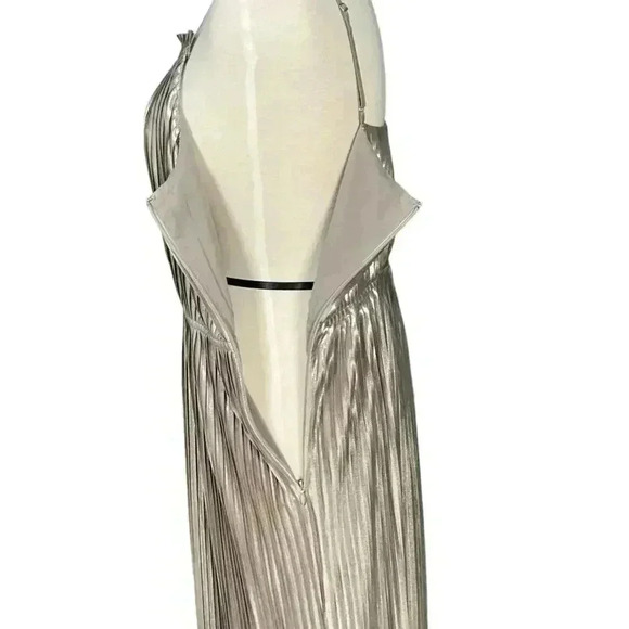 Banana Republic Metallic Pleated High Neck Strap Fit and Flare Dress Size 8 - Picture 11 of 16